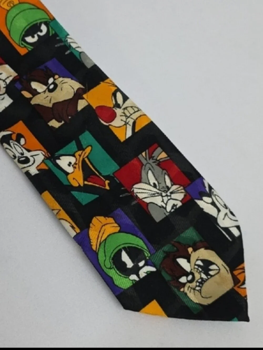 Looney Tunes Mania Bugs Bunny Toons Novelty Necktie 1996 Warner Bros
